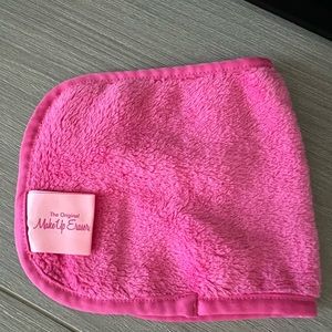 NWOT The Original Beauty Eraser makeup remover towel